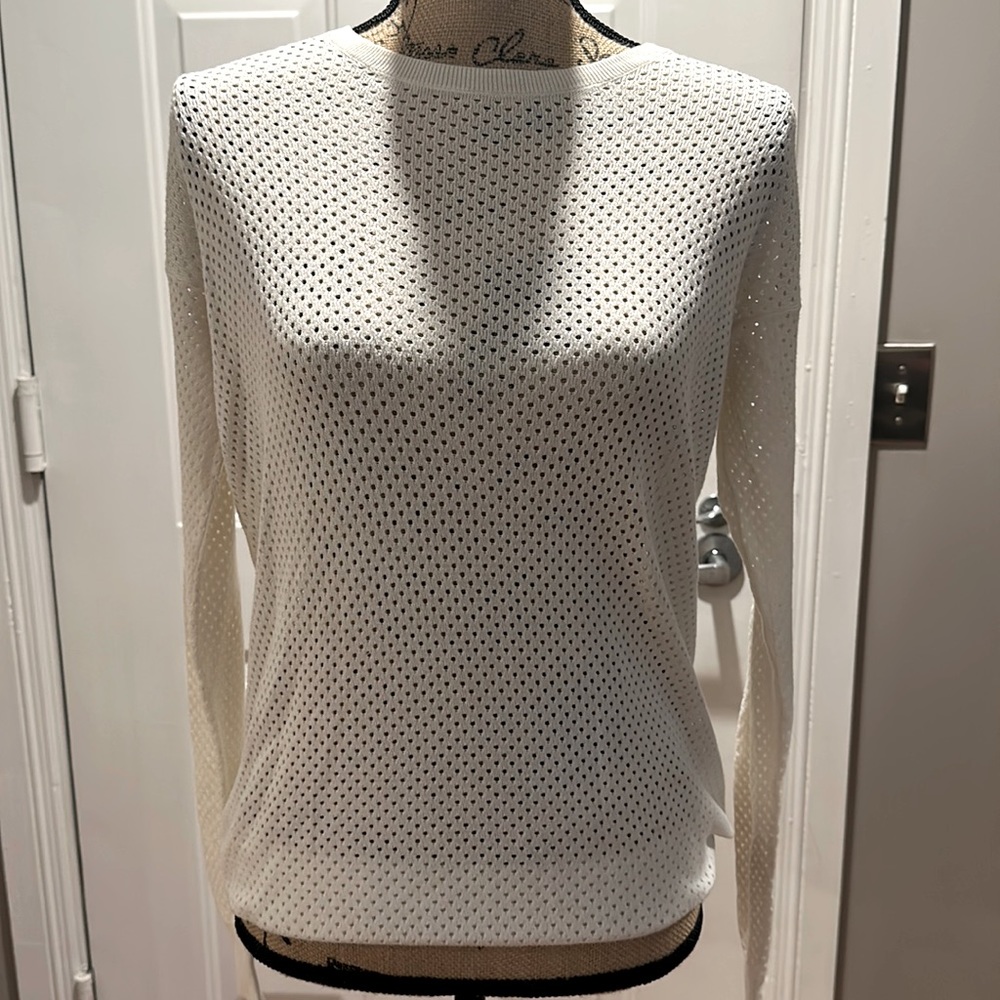 Theory white cotton/silk blend perforated long sleeve crew neck shirt. Size P
